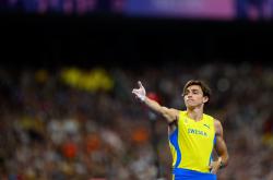 开云体育官网入口-关于美国游泳选手连夜突破，破获个人金牌的信息