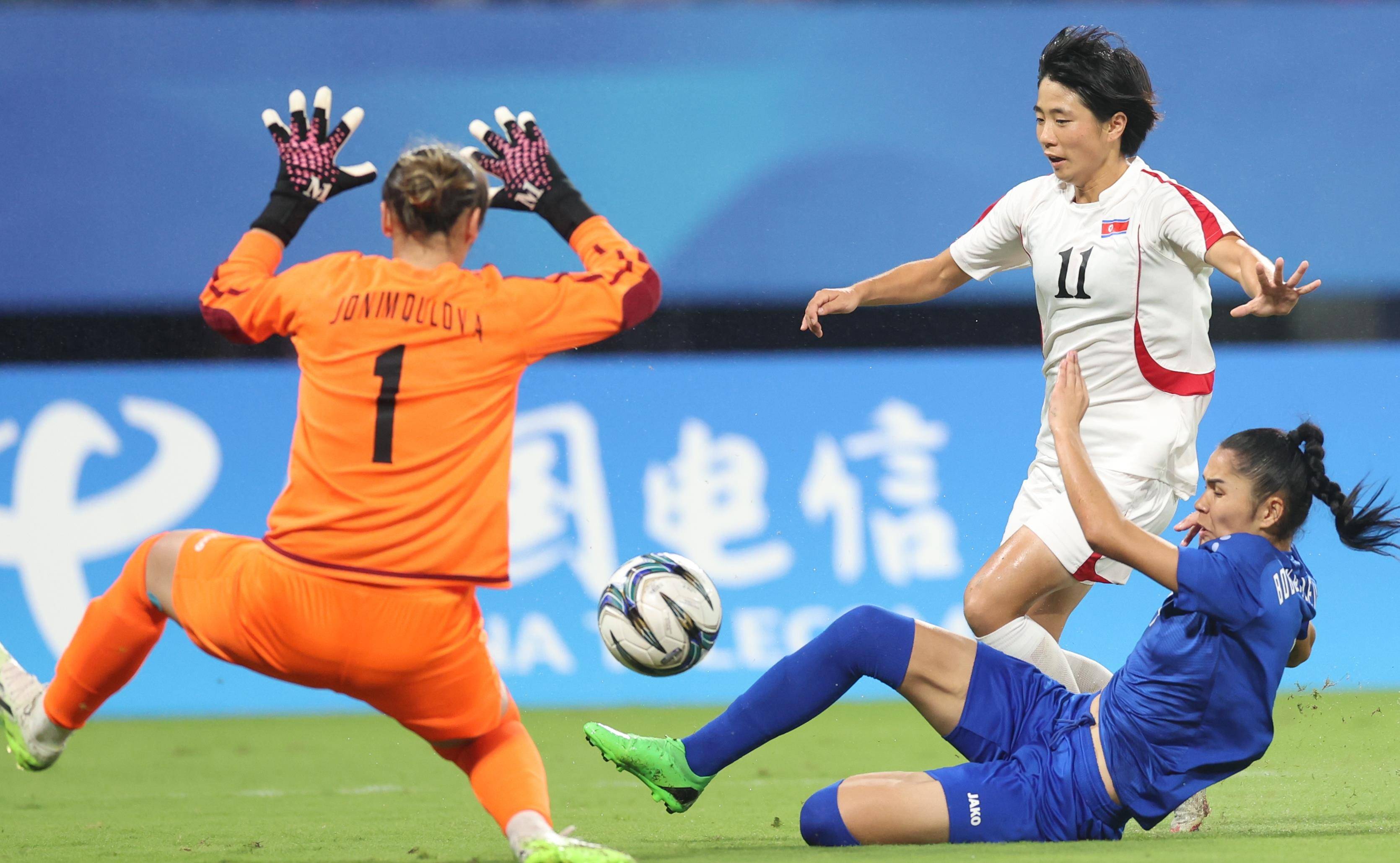 关于精雕细琢：女子足球队紧密配合取胜的信息