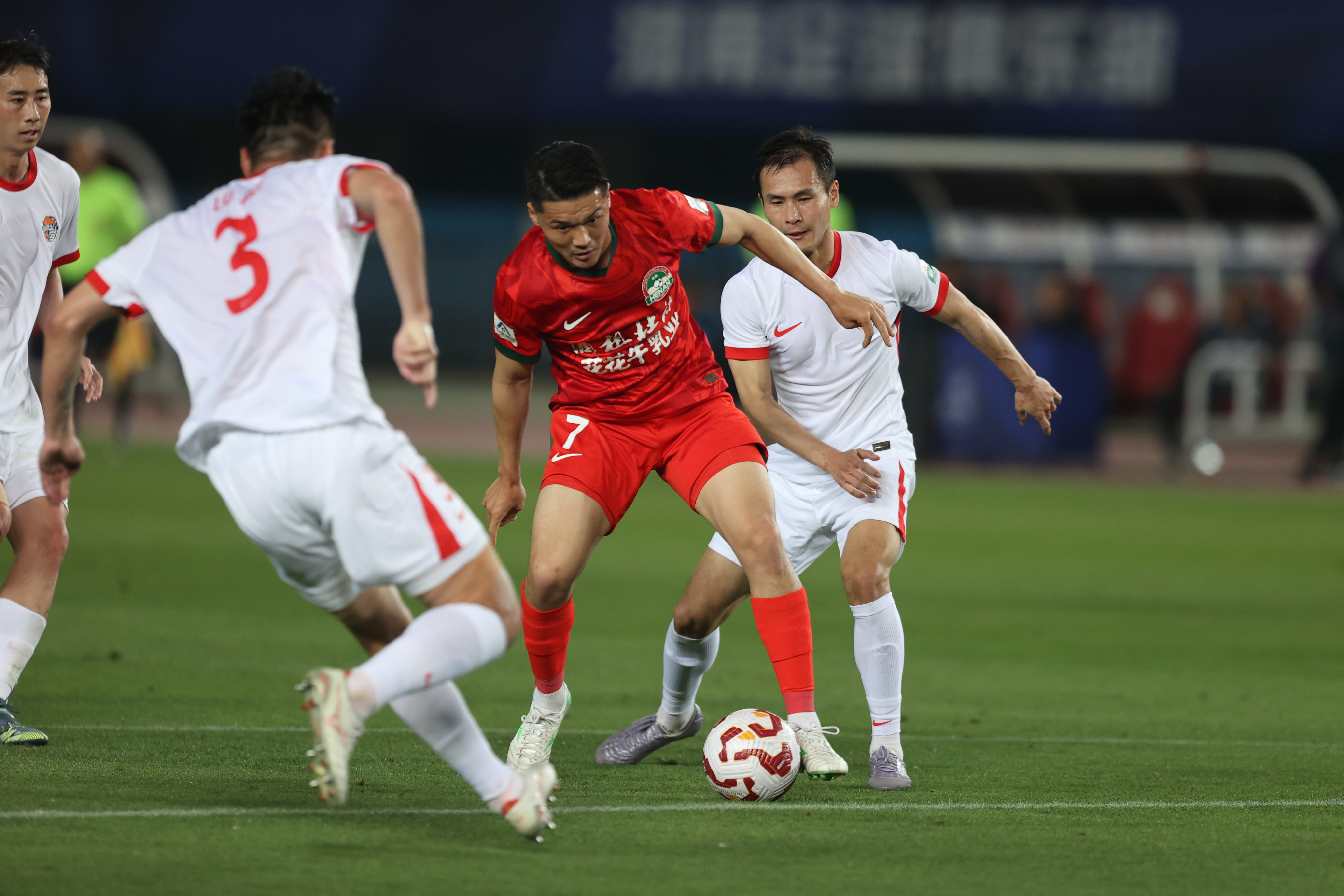 比分难分胜负,河南建业抓紧备战下一场比赛的简单介绍 比分难分胜负,河南建业抓紧备战下一场比赛的简单介绍